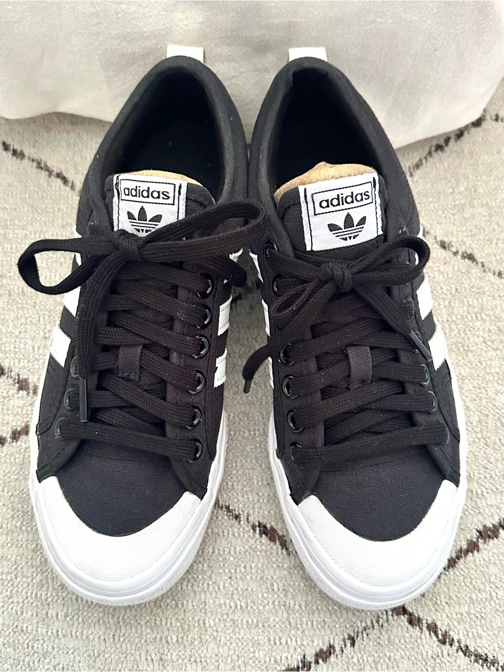 Adidas Nizza Platform Women’s Size 8 Black White Low-Top Sneakers